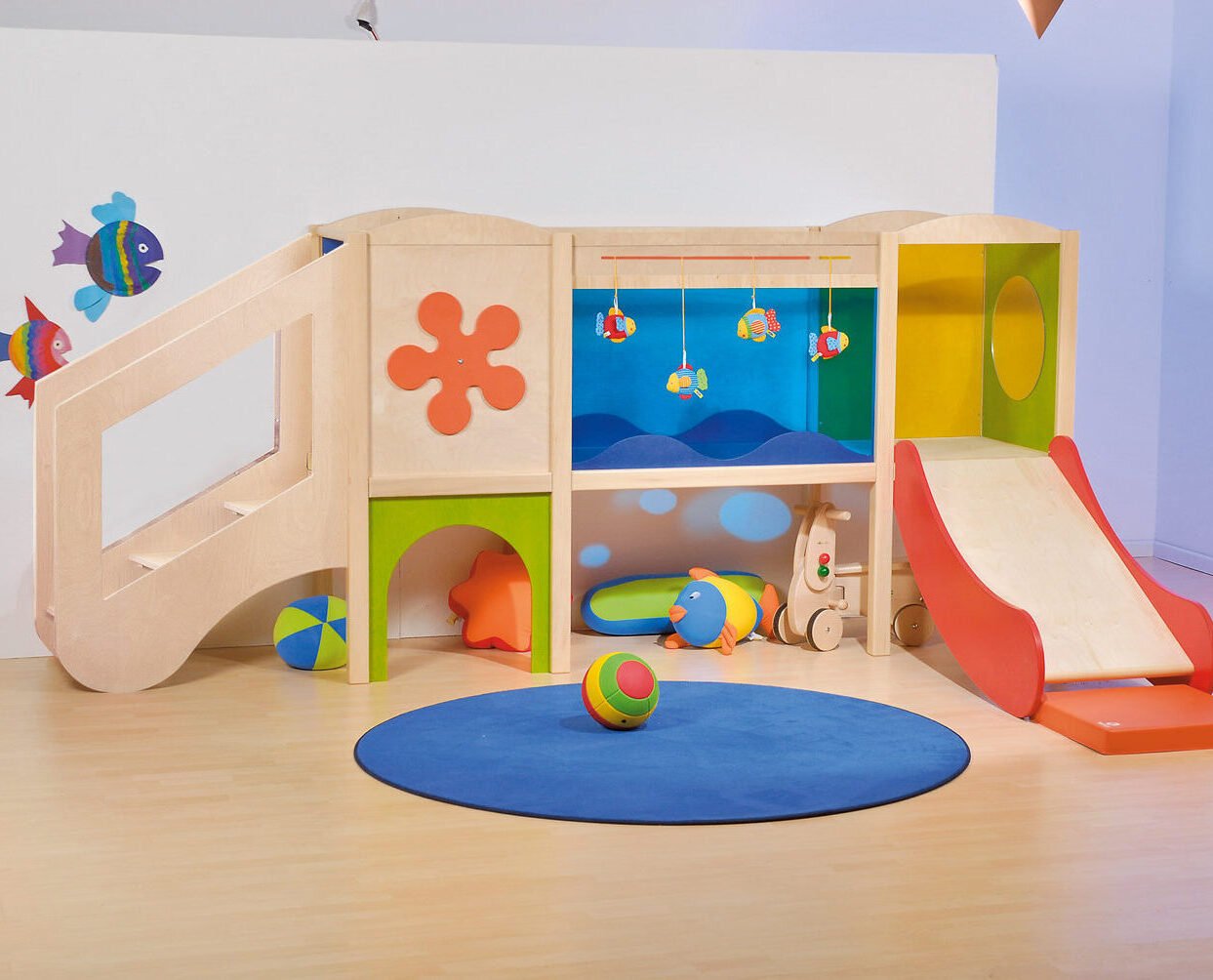 Children exploring the blue window aquarium on Tobini play levels, part of a playful and stimulating design.